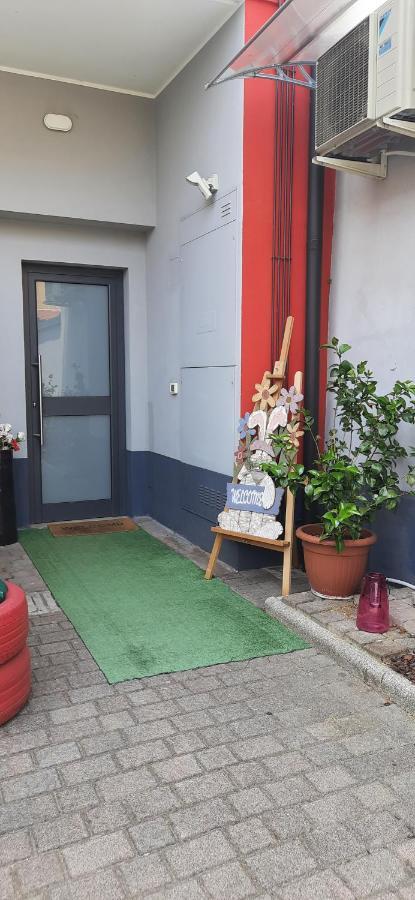 La Casa Di Emma Panzió Rozzano Kültér fotó