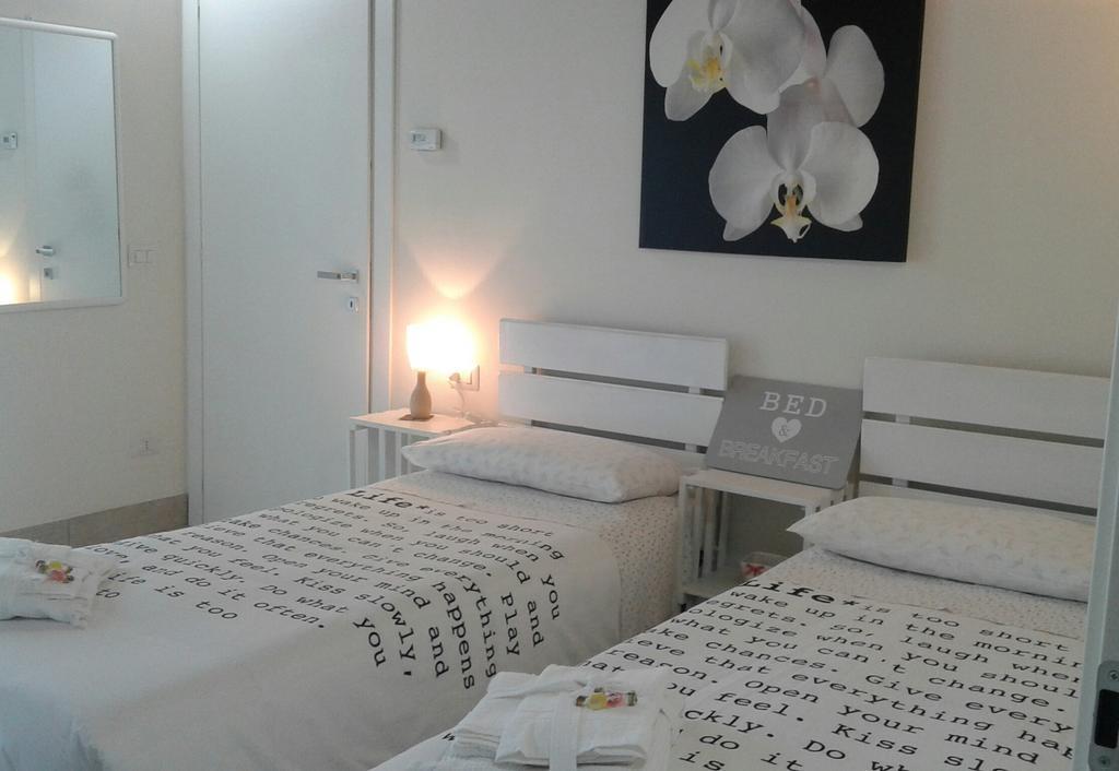 La Casa Di Emma Panzió Rozzano Kültér fotó