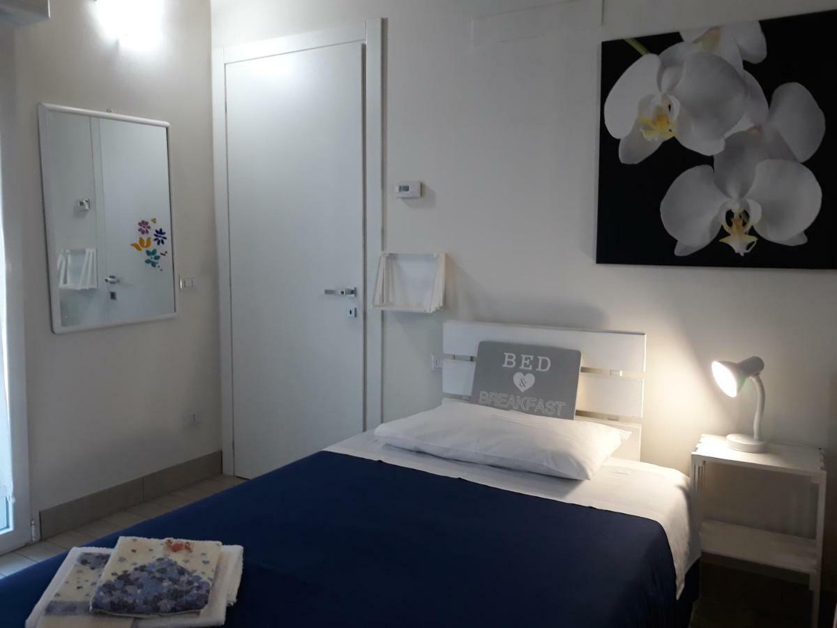 La Casa Di Emma Panzió Rozzano Kültér fotó
